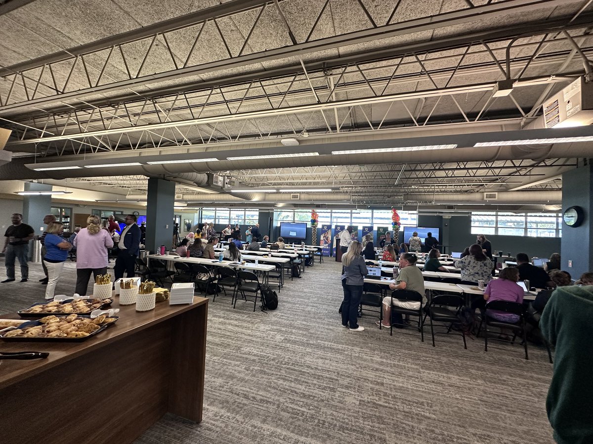 TheDrGEdu's tweet photo. Welcoming back faculty and students today! Last week, faculty took part in exploring VR for their classrooms as part of PD. One of the many ways we continue to #innovatED https://t.co/13vSxeHiUp