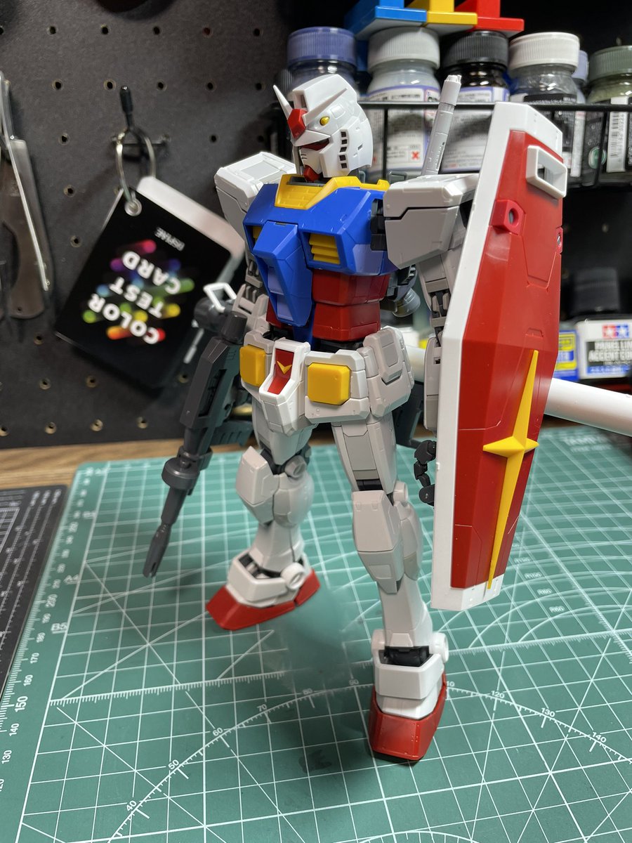 hagurumaaaa's tweet photo. #ガンダム ver.3.0素組み完成です
1/100の𝟭𝘀𝘁はver.kaから触れていなかった���で色々感動しました！
流石の主人公補正！

シールドの保持力だけは残念なので改修で何とかしましょう！

久しぶりの𝟭𝘀𝘁なので色は悩みますねぇ
やはりオリジナルカラーを守りつつ遊び心を入れたいです

 #ガンプラ https://t.co/3ZagWobrFT