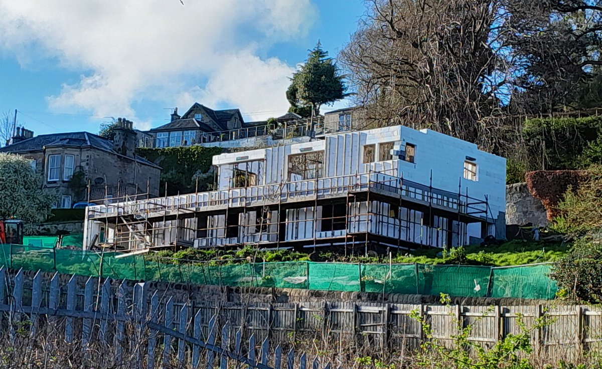 BecoWallform's tweet image. The house with two concrete pumps is making good progress! #icf #wallform #selfbuild #concrete