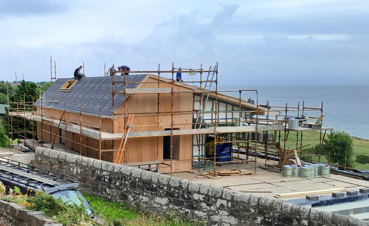 BecoWallform's tweet image. The house with two concrete pumps is making good progress! #icf #wallform #selfbuild #concrete