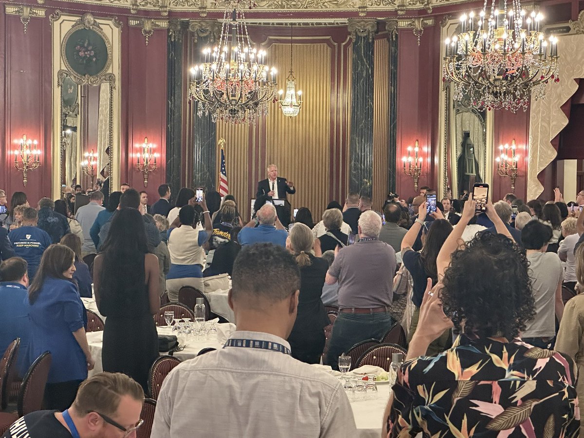 daveweigel's tweet image. Tim Walz appears, starts talking about his visit to Sheetz. The SEPA faction of the room starts shouting “WAWA!”

“Here’s my thing — QuickTrip,” says Walz.