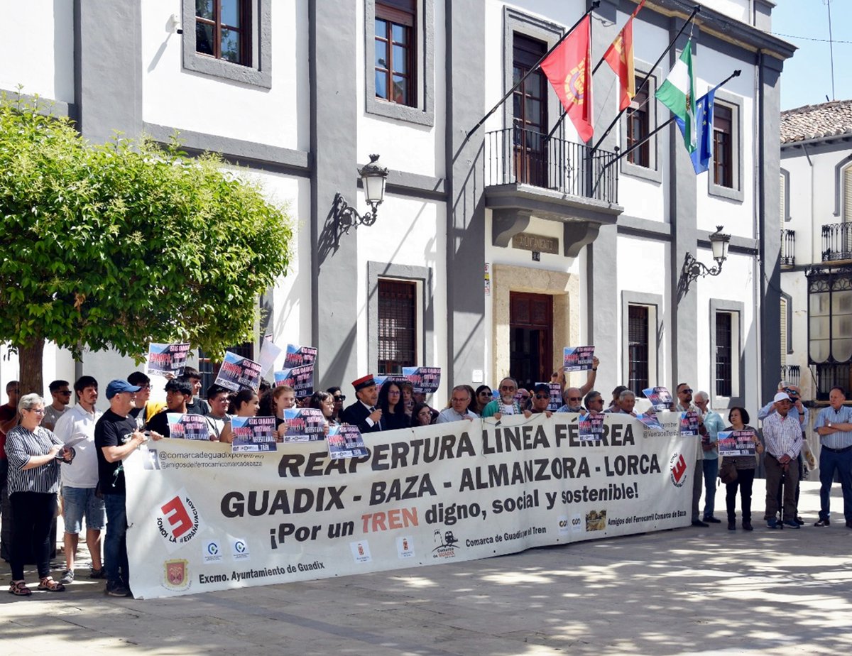 Jóvenes y mayores, colectiv ferroviarios y sociales,  instituciones y partidos, asociac empresariales y sindicales,… la vuelta del #tren será un logro de todos/as o no será
#EstudioInfornativo YA, Reapertura YA
31/12/84-19/8/2024 #14475díassintren #Guadix #Baza #Almanzora #Lorca