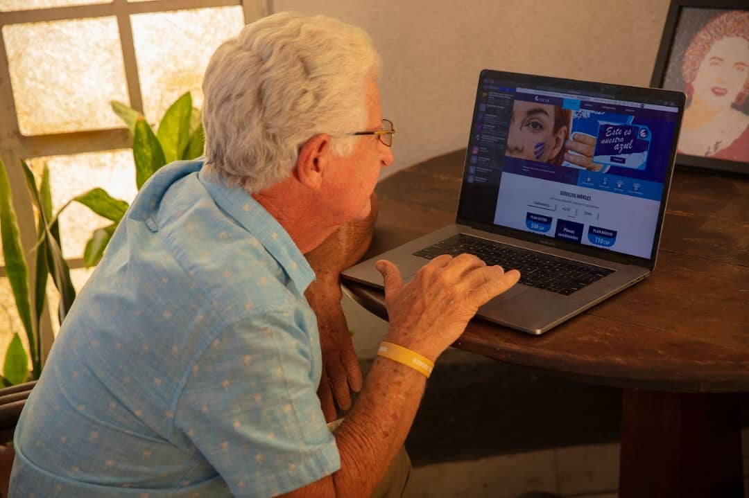 Cada día surgen más herramientas digitales 📲 que nos facilitan el día a día, 🫴 acompañemos a nuestros mayores 👵👴🏽 en la #InclusiónDigital y el aprendizaje de las TICs 💻🛜.
📌 Lo que para algunos es fácil, para ellos puede ser una tarea difícil, seamos parte de la solución👌.