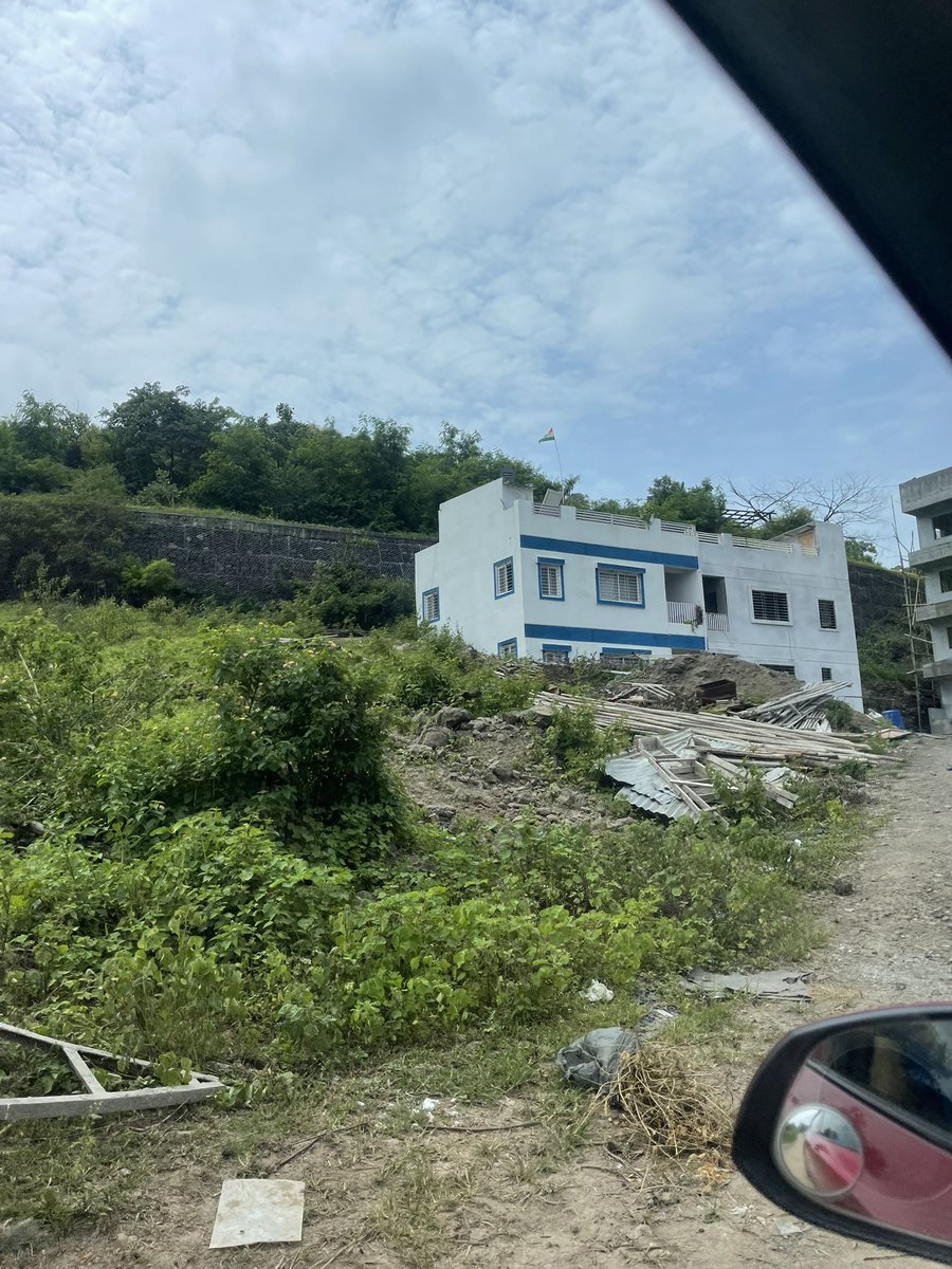 nazdrool99's tweet photo. Completely illegal construction being built at Ravinagar on sus road. This is a red zone and also under BDP. @ThePuneMirror @punekarnews @PMCPune https://t.co/CVB5V4lwlA