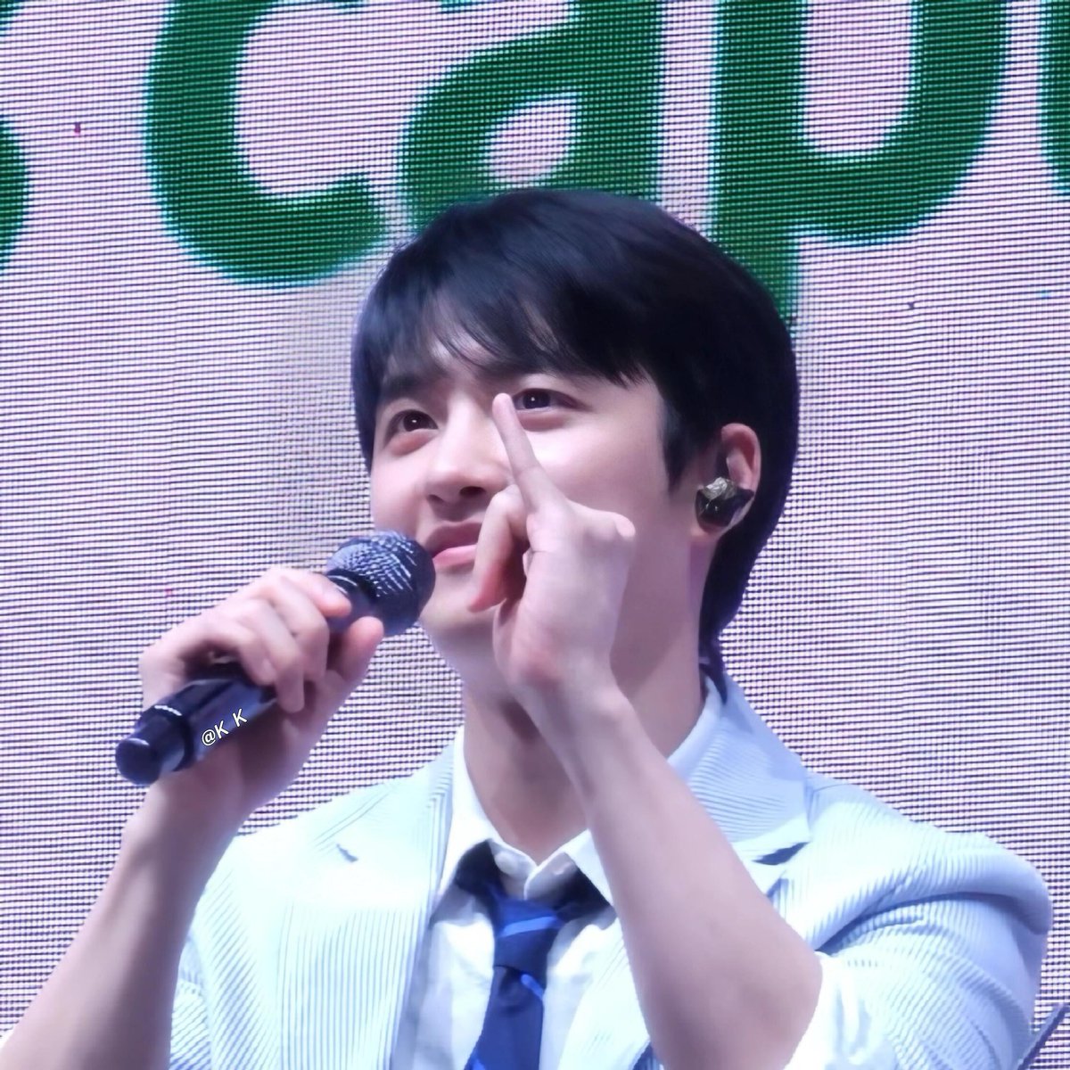 _mysticdoh's tweet photo. 도경수 항상 웃으세요 https://t.co/9109Fi75ve