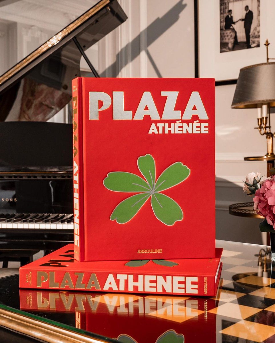 Take a piece of Plaza Athenee'spirit home with you ✨ #DCmoments
📷 Raphaël Metivet