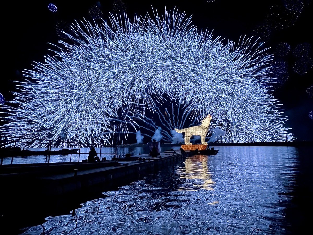 灯籠 季節の風情ある透かし絵で温かみのある鉄製の灯籠 DC7814 – 古福庵