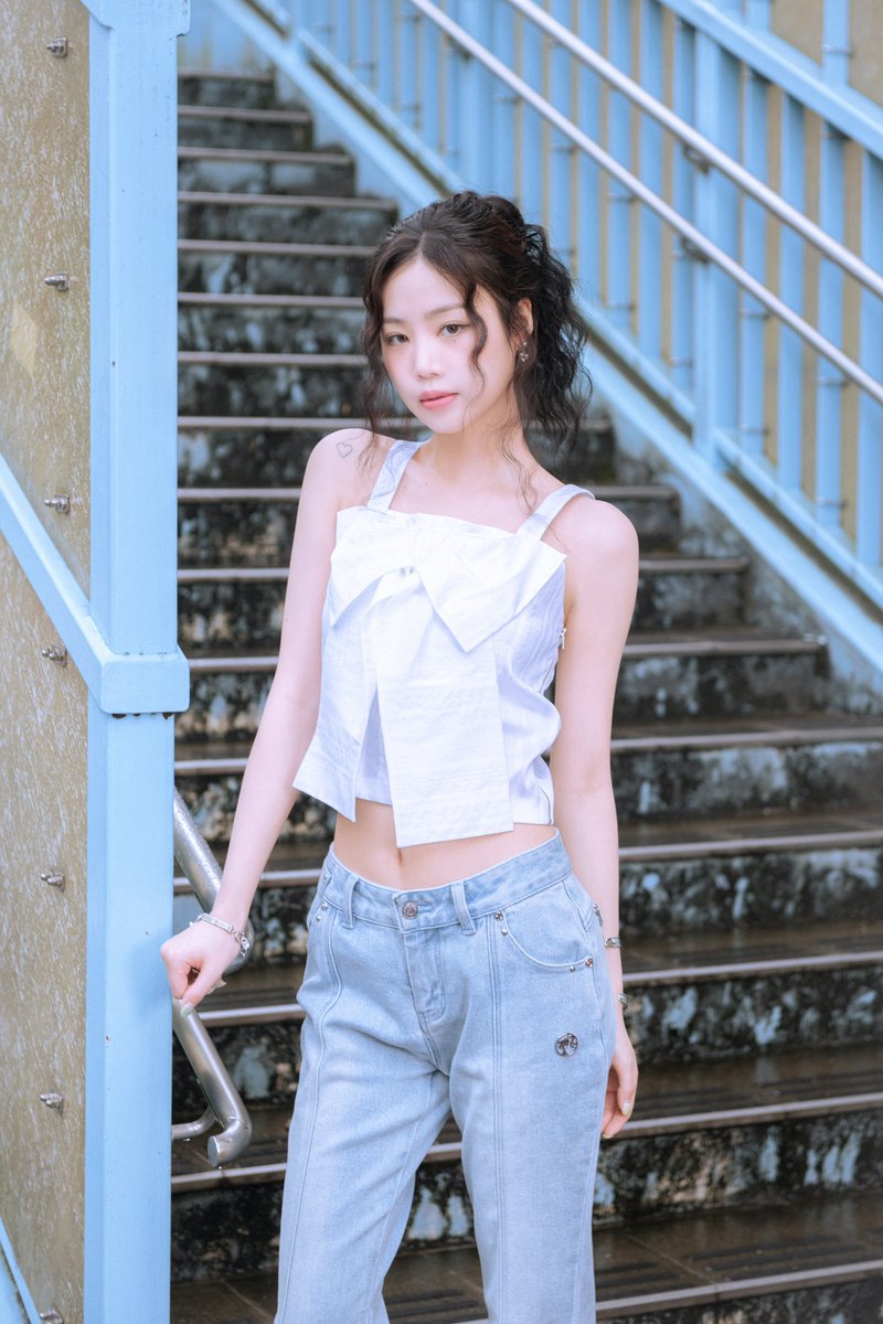 Droptokyo's tweet photo. SOOJIN ／アーティスト
https://t.co/MsGjVaWsDU…

1998年3月9日生まれ。韓国出身。2023年に11月8日に1stアルバム『AGASSY』でソロデビューを果たし、2024年5月23日2枚目のEP「 RIZZ」をリリース。

トップス／#DEWEDEWE
デニム／#WEIRDMARKET
シューズ／#lostinecho

#droptokyo #SOOJIN #スジン #ストリートスナップ 
@BRD_SOOJIN @SOOJIN_JP