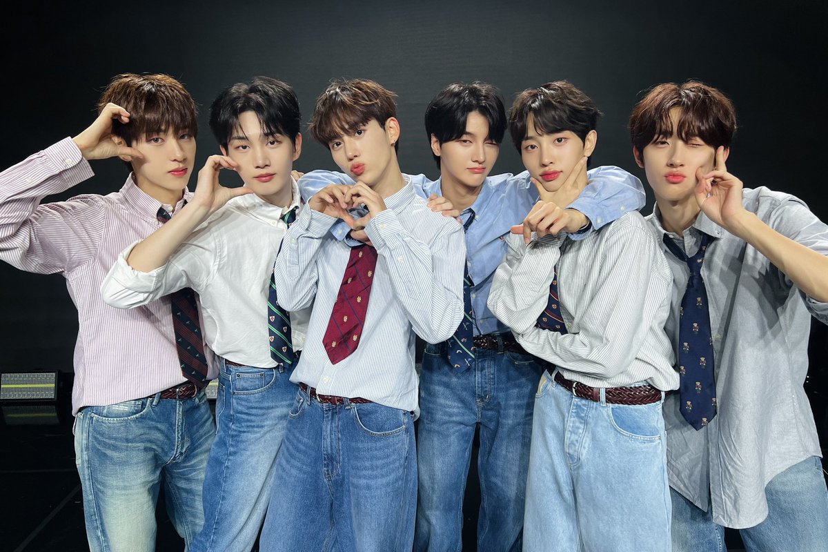 DRIPPIN's tweet image. [📸] #DRP_PIC

◾2024. 08. 19
◽ COMEBACK SPECIAL EVENT

Weekend .｡o♡
주말을 더 즐겁게 만들어 줄 드리핀 (՞ ܸ.ˬ.ܸ՞)”🤍
이번 활동도 잘 부탁드립니다 드리밍 ‼️🍀

함께라면🤝🏻 좋아❤️‍🔥 떠나볼래💭

#DRIPPIN #드리핀 
#Weekend #드리핀_위켄드
#DRIPPIN_Weekend