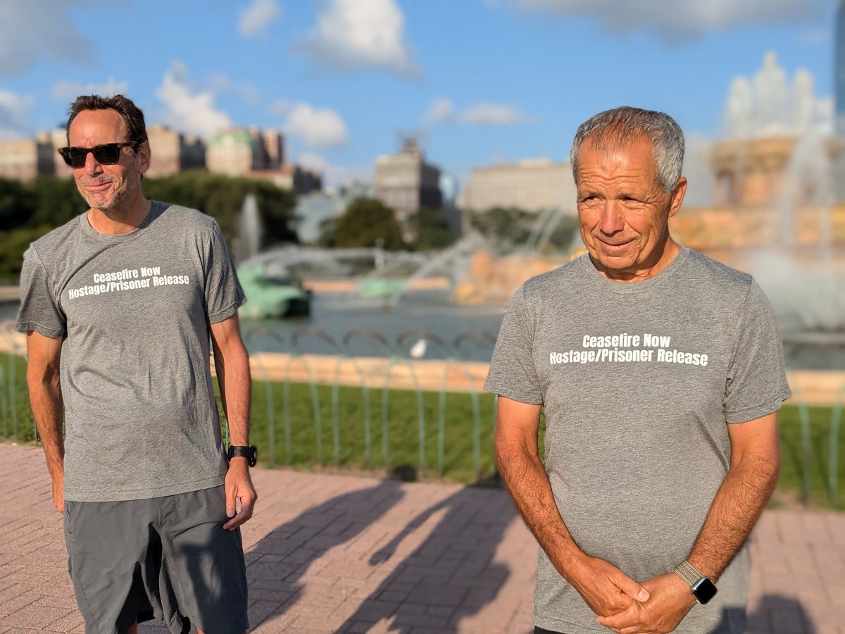 LAPhilip's tweet photo. Two Chicagoans and friends -- one Palestinian, one Jewish -- are running along the lakefront every day of the #DNC to call for a ceasefire in Gaza and the return of Israeli hostages. https://t.co/Fm6HE0QhyV
