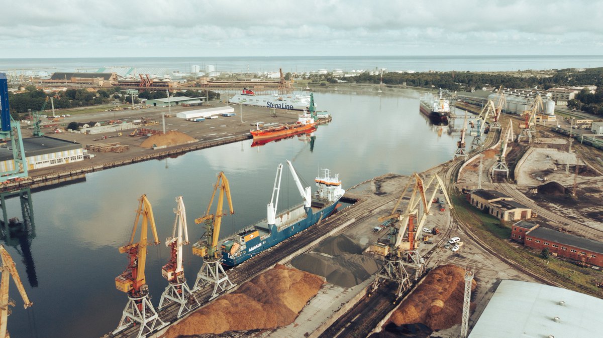 Ventspils brīvostā no Vācijas sagaidīta Latvijas energosistēmas stabilitātei nozīmīga krava – otrais sinhronais kompensators, tā spara rats un komplektējošās daļas. Kravas kopējais svars pārsniedz 390 tonnas.
portofventspils.lv/lv/medijiem/ve…