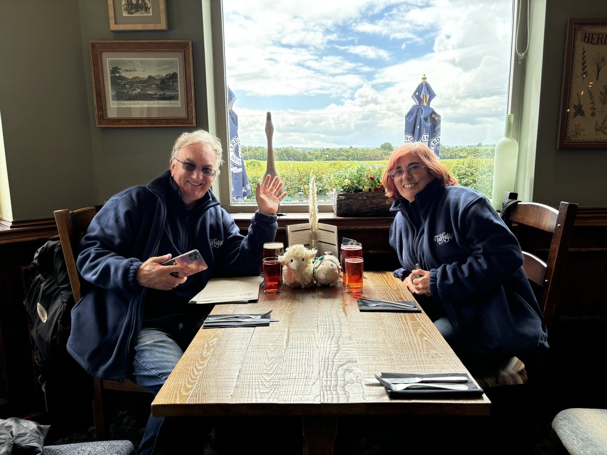 ni_re's tweet photo. It was so wonderful meeting the #narrowboatexpats with Sheepums and #narrowboatlifeunlocked Paul and Anthony https://t.co/5iOeFz0ahr