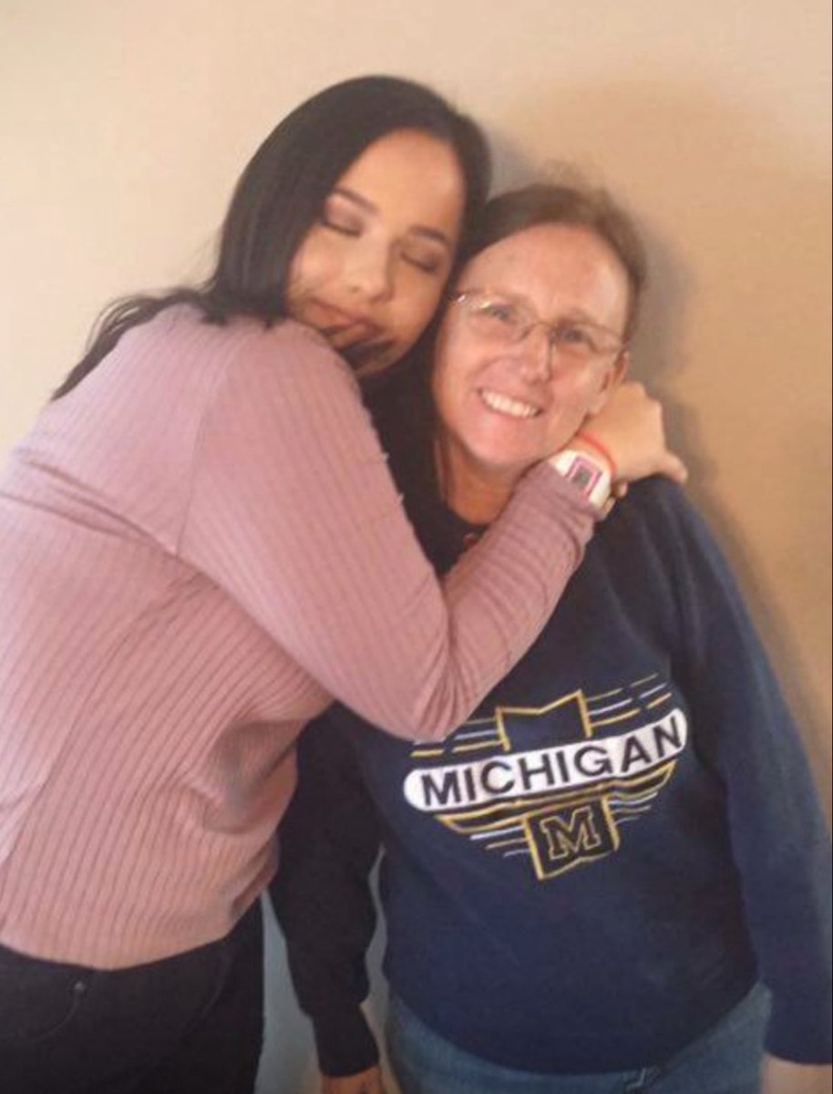 CarlyPRaz's tweet photo. I advocate for my mom and her memory. I don’t want any more daughters to have to grow up as a caretakers for their mom. I hope one day everyone can know their precious moments and memories will be remembered. #endalz https://t.co/t6BsdKnrw6