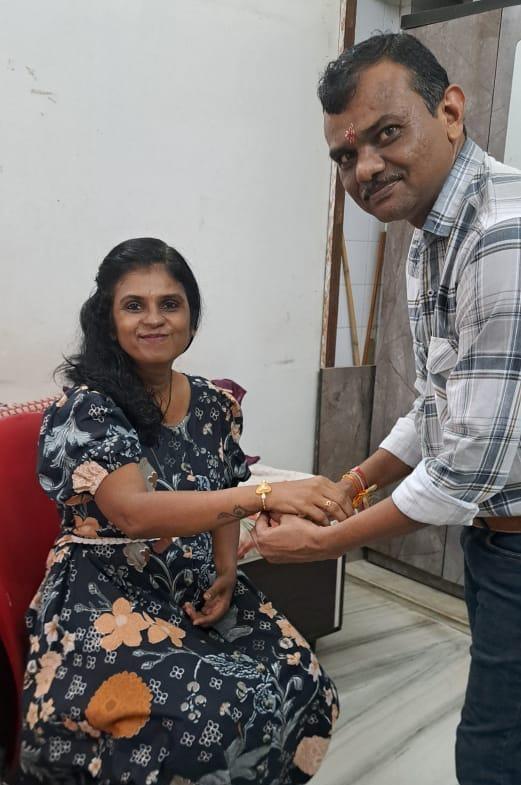#Rakshabandhan is a tradition of women seeking protection by tying rakhis around their brothers wrists.
The brother automatically becomes a protector prioritizing his life over her safety. 
Why can't men also seek protection from their sisters then? 
That's what we do <a href="/vaastavngo/">Vaastav Foundation</a>
