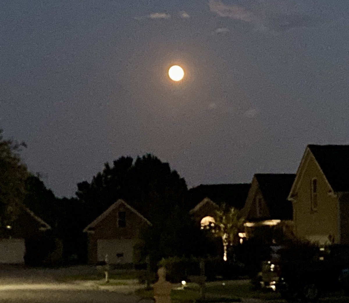 MartyCader's tweet image. Biking by the #SturgeonMoon. Also, dodging raindrops! Tuning up for the @Bike_CLE #Fundo  on Saturday!
