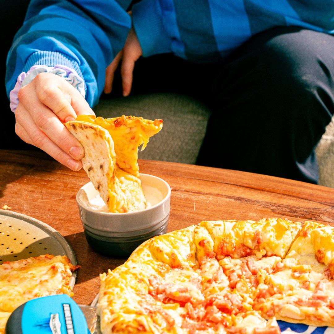 if you're not dipping wyd??? 

#chicagotown #pizza #toppings #pizzatime #pizzalover #instafood #pizzagram #dailypizza #foodie #yummy #tasty #takeaway