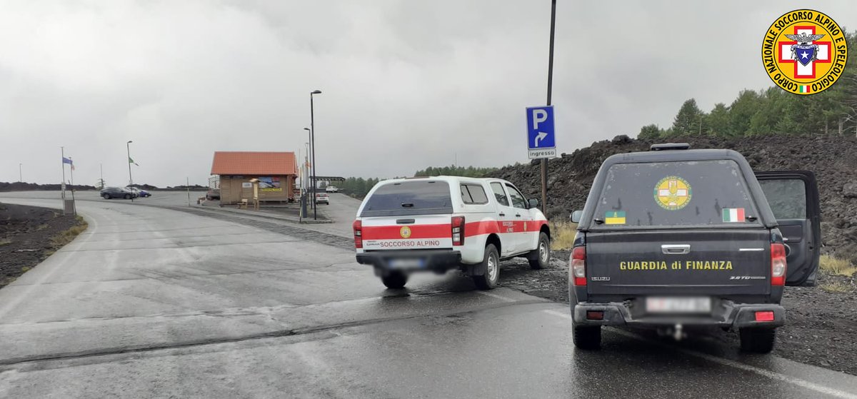 19/08: soccorso mountainbiker 30enne messinese, infortunatosi ad una spalla sul sentiero dell'Osservatorio Vulcanologico di #PizziDeneri, versante #Etna nord. Recuperato a 2500 m slm dai tecnici CNSAS e militari SAGF, trasportato fino ad ambulanza 118 per ospedalizzazione in PS.