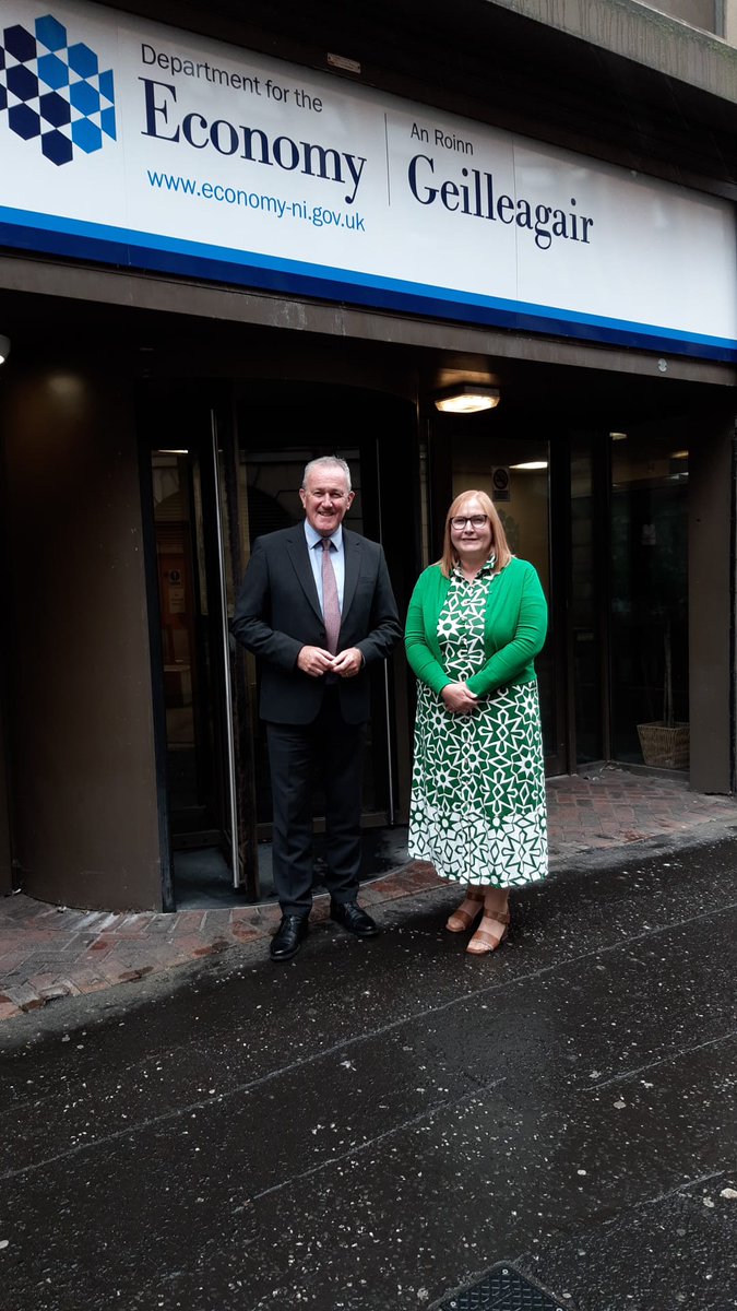 Our Senior Policy Officer Angela Phillips met with Minister for Economy <a href="/conormurphysf/">Conor Murphy</a> today to highlight the importance of workplace supports, such as flexible working and paid carer's leave to unpaid carers.
#Goodjobsbill