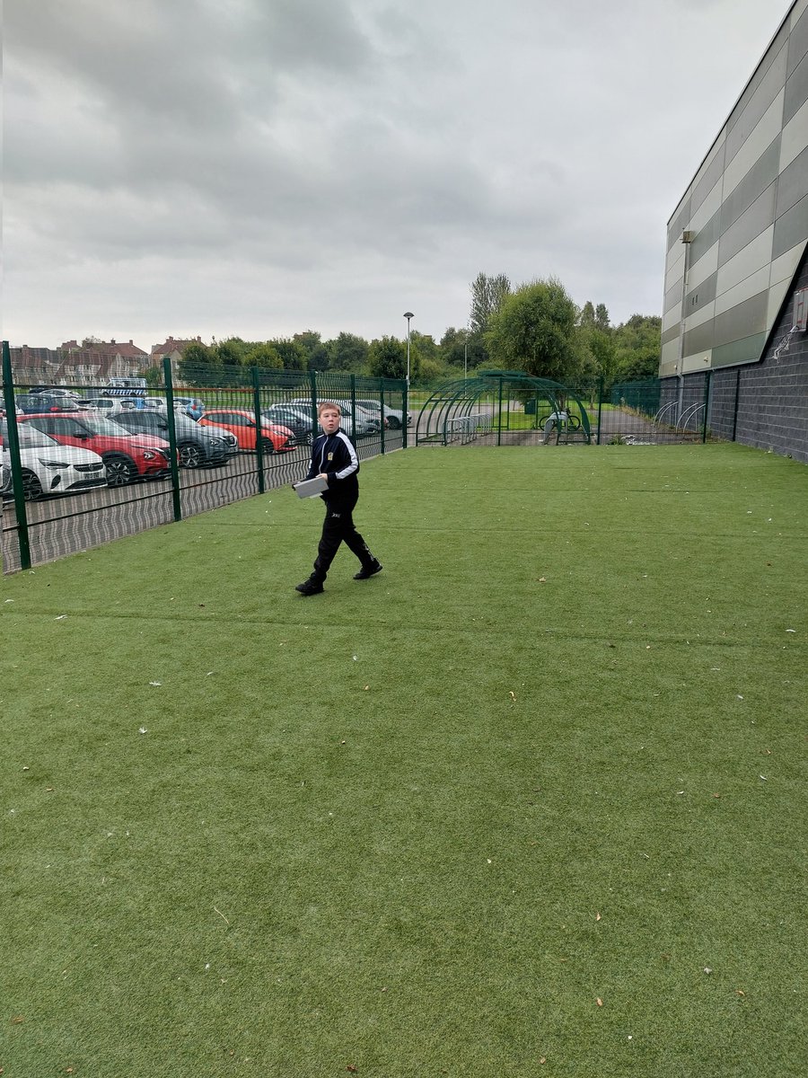 Today it is #WorldPhotographyDay. Room 1 imagined they were advertising their school in a photo exhibition, and took pictures in and around the school 🏫 📸 👏 .
