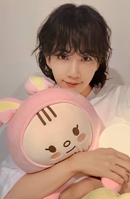 raf4svt's tweet photo. Tørám 🔞

© GyūHán Fílø Smüt

"Tanda-tanda mo na may stuffed toy ka pa rin? Tignan mo ko oh, mas bata ako sa'yo pero kumàkàntot na"

Hint: 3 words, 10 letters, lowercase, no space

🔗https://t.co/2qq9fvjEGY

-MDNI 🔞 https://t.co/lVXcryzIPc