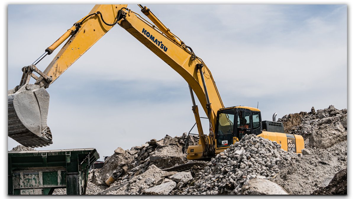 402Digital's tweet photo. The mighty Komatsu PC400LC!

👷🏼‍♂️ Crushin'-It Inc. x @komatsuconstrna https://t.co/xfYGY2DzZc