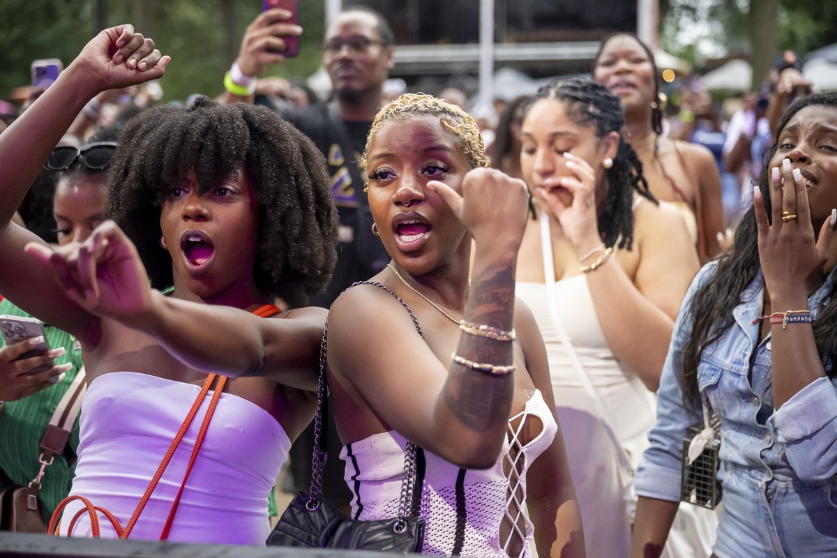 BRICcelebrateBK's tweet image. That’s a wrap on an amazing #CURLFEST2024 at #CelebrateBrooklyn 🌸🌼🏵️ What an epic celebration of hair, beauty, and culture 🤩

📷: @arenotphotos