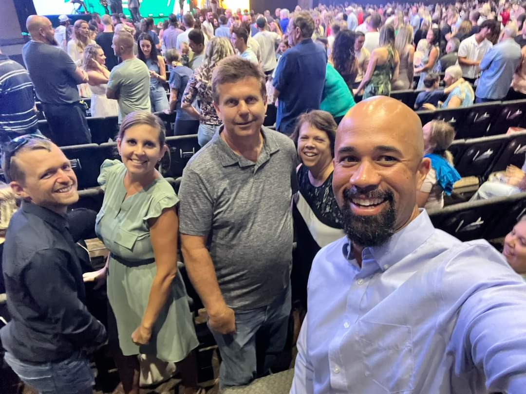 GreenForFL72's tweet photo. When Burnard starts singing… you know it’s bout be real good. Bayside Community Church

#community https://t.co/Jse9q7hoW6