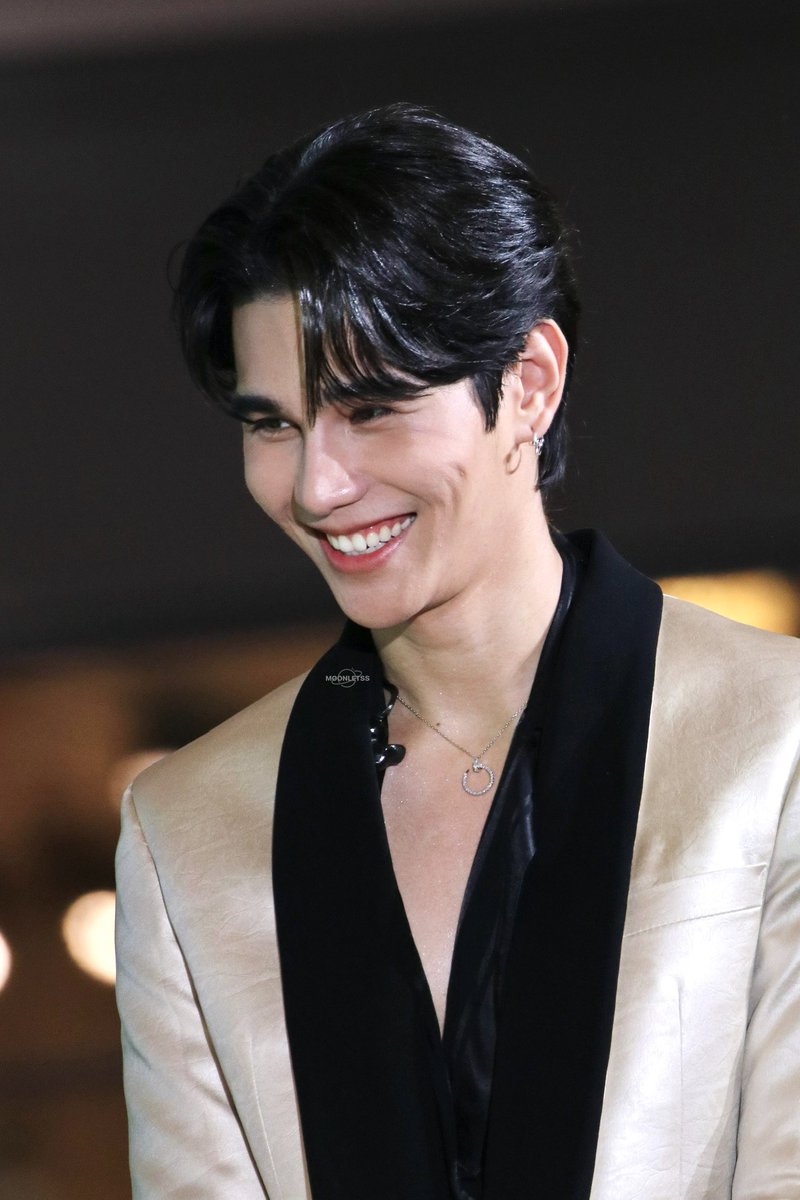ยัยยิ้มหนวดแมวสุดคิ้ววว 😭😭😭🤲🏻🐱✨

#วิมานหนามGalaPremiere 
#TheParadiseOfThorns
꒰ <a href="/jeffsatur/">𝗝 𝗘 𝗙 𝗙 𝗦 𝗔 𝗧 𝗨 𝗥 (罗杰夫)</a> 🪐 #jeffsatur ꒱ ‧˚₊ ⟡