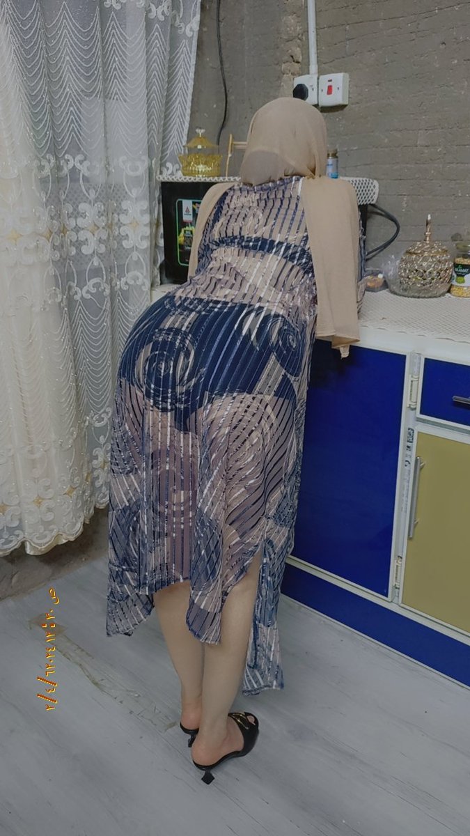 انا عاوز كل واحد اعرفه من اصحابي يقولي لما انت تقول لي امك انا جايلك وانا شاب و مسيحي ومش متجوز وفترة شبابي يعني اكبر فترة هيجان وامك تلبس كدة دة معناة ايه انا عاوزك تفكر معايا مش بتلاحظ امك لما تعرف حد من اصحابك جاي طريقتها بتتاير في البس عن العادي تحس ان هي بتتحرر اكتر رد عليا