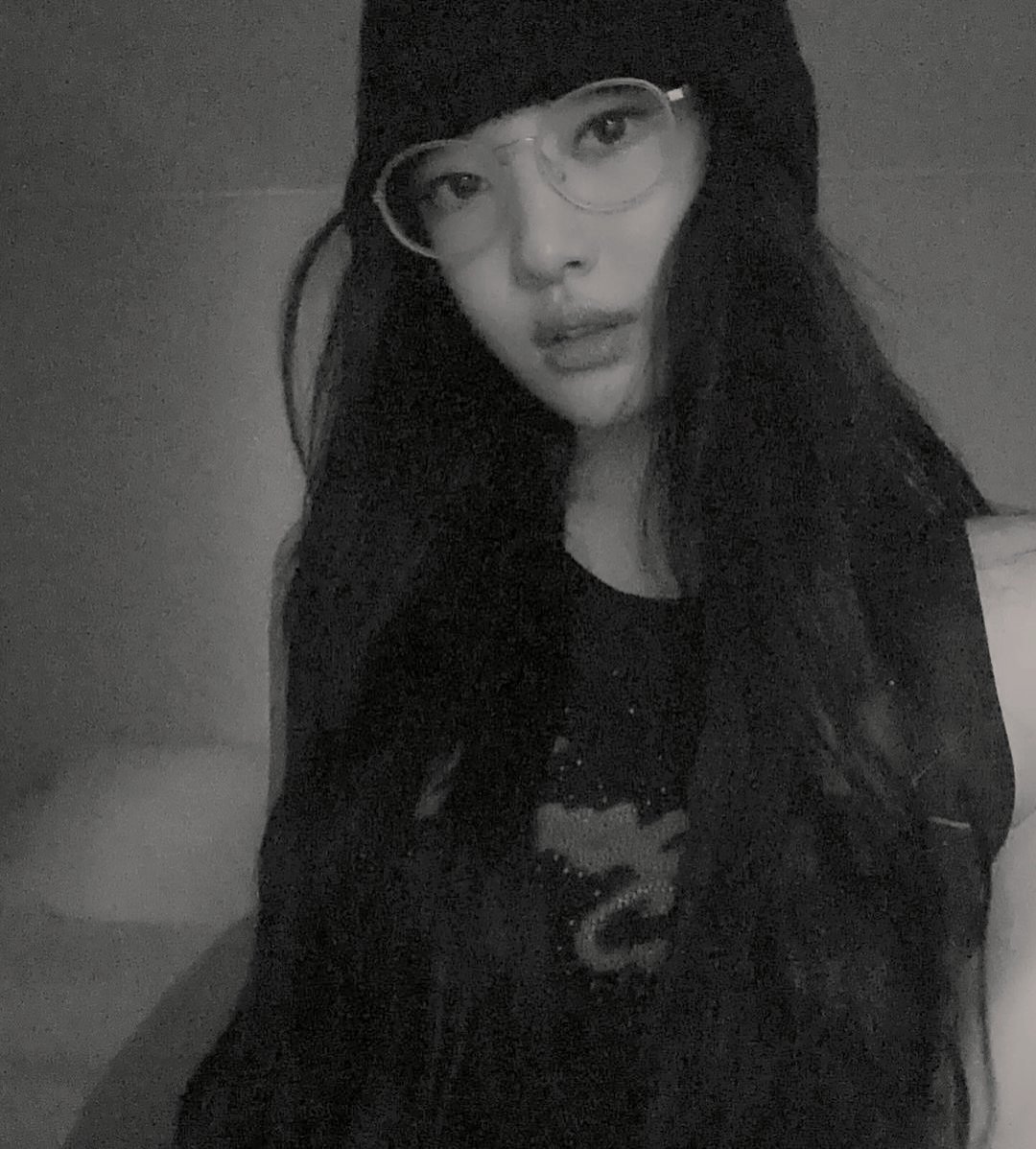 Pijaracau's tweet image. ️️
️️
️️
️️
️️

Selfie nugas hari ini ft. Molly yang ngumpet di belakang laptop.

️️
️️
️️
️️
️️