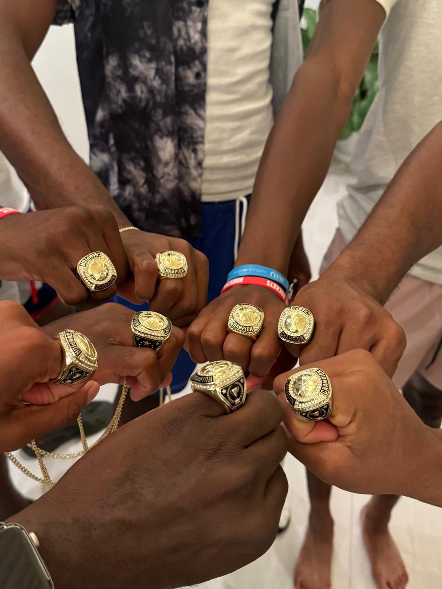 Thank you Phase 1 Academy 🇯🇲for having us. Truly an amazing opportunity. Bringing home the chip 🥇#stillworking