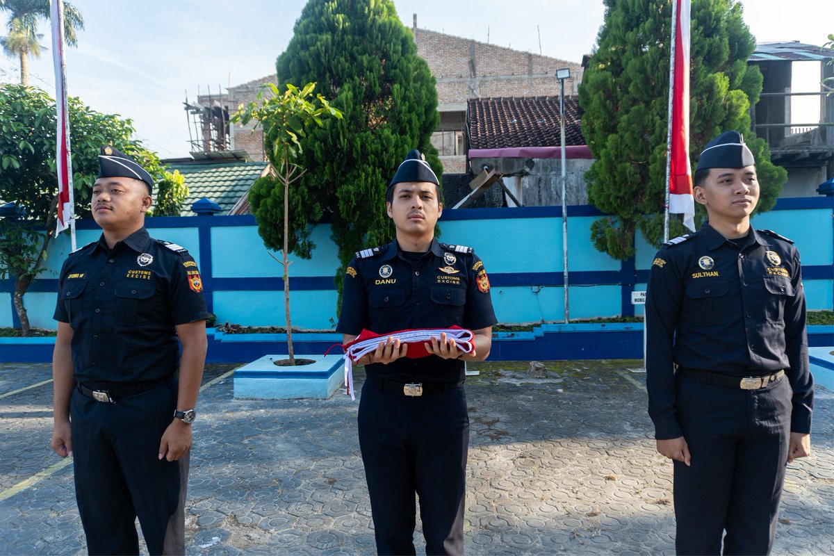 Bea Cukai Sampit memperingati HUT ke-79 Republik Indonesia dengan melaksanakan upacara di dua tempat yaitu di halaman KPPBC TMP C Sampit dan di Stadion 29 November bersama Pemerintah Kabupaten Kotawaringin Timur.

Simak selengkapnya di tautan berikut:
youtu.be/2labnuA8ago