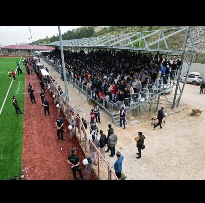 Besni Halkı Takimina Destek Çıkılmasıni Bekliyor.
Bu sene Adıyaman'i Bal liginde temsil edecek olan #Besni02FK 'ne destek olalım.
Sayin <a href="/DrOsmanVarol/">Dr Osman Varol</a> <a href="/caglarpartall/">çağlarpartal</a> <a href="/HuseyinOzhan_/">Hüseyin Özhan</a> <a href="/AhmetAYDIN_02/">Ahmet AYDIN</a> <a href="/AlkanResit02/">Reşit Alkan</a>