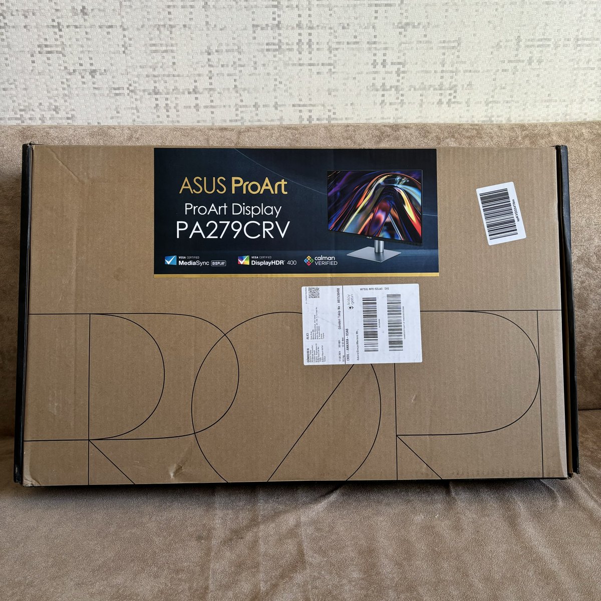 heyeneseray's tweet image. MacBook için en iyi monitörü buldum. Asus ProArt serisi. USB C üzerinden, tek kabloyla, hem görüntü aktarıyor hem de bilgisayarı şarj ediyor. Ekran kalitesi de MacBook&apos;u asla aratmıyor. Yatırım tavsiyesidir.