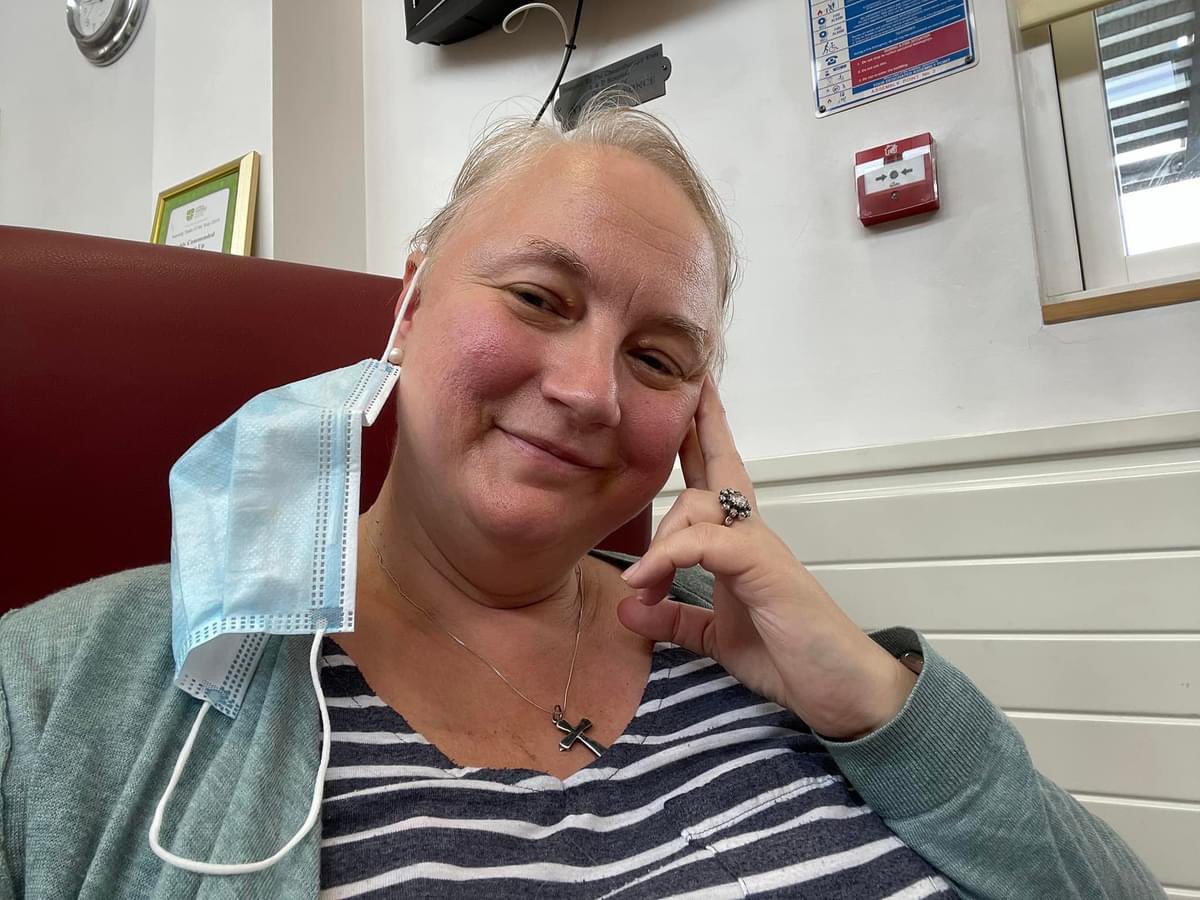 This am was #Kadcyla #6of14. Essay reading + pic from 18/08/23 in the same place. Struggling mentally today after a w/end high. This treatment is relentless &amp; I’ve so much to do that’s urgent. Yet I’m more tired each cycle. So fed up &amp; want off the #chemo treadmill #breastcancer