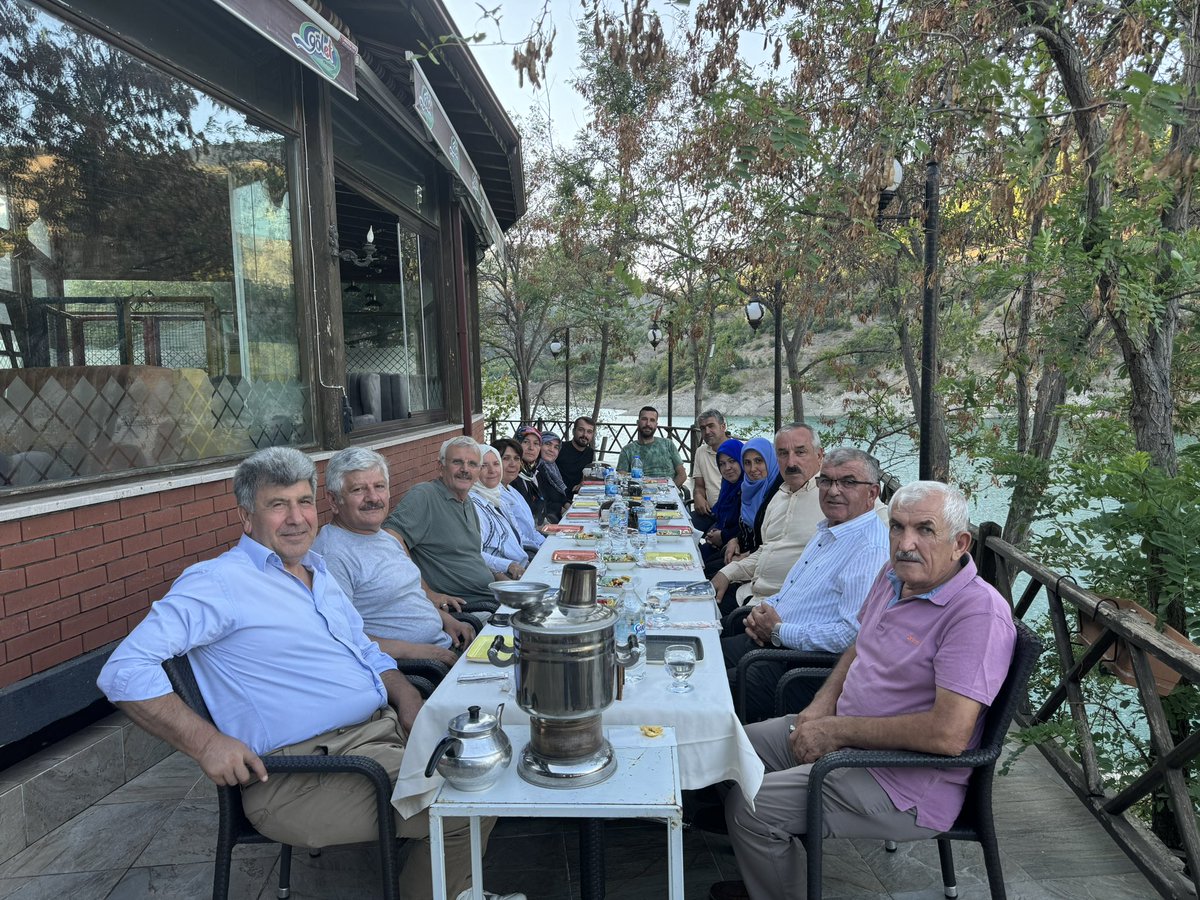 Oğuzhan SARIİPEK (@osariipek) on Twitter photo Varlıklarını her zaman hissettiğimiz , en kötü ve en iyi günümüzde her daim yanımızda olan , değerli büyüklerimiz , Prof.Dr.Cevdet Erdöl ve Prof.Dr.Kemalettin Aydın’ı memleketimizde ağırlamaktan şeref duyduk. <a href="/Cevdet_Erdol/">Prof. Dr. Cevdet ERDÖL</a> <a href="/Dr_K_Aydin/">Prof Dr Kemalettin AYDIN</a> Varlıklarını her zaman hissettiğimiz , en kötü ve en iyi günümüzde her daim yanımızda olan , değerli büyüklerimiz , Prof.Dr.Cevdet Erdöl ve Prof.Dr.Kemalettin Aydın’ı memleketimizde ağırlamaktan şeref duyduk. <a href="/Cevdet_Erdol/">Prof. Dr. Cevdet ERDÖL</a> <a href="/Dr_K_Aydin/">Prof Dr Kemalettin AYDIN</a>