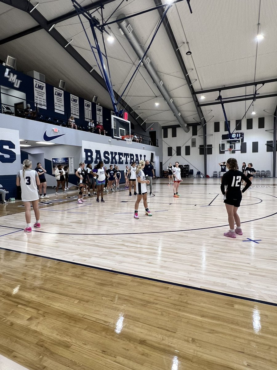 Lincoln Memorial WBB tweet media