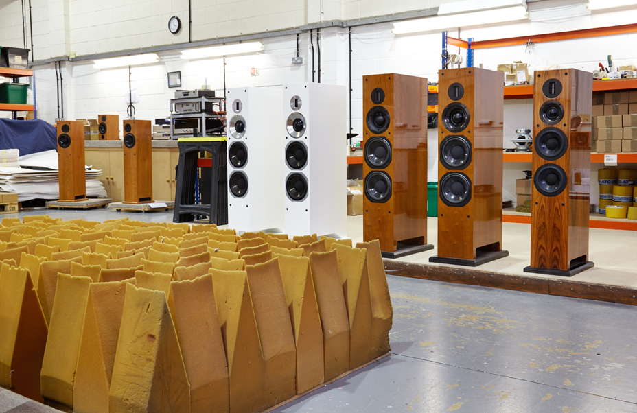 Looking through the archives today and came across this old photo of the factory in 2015... the K8 is introduced in silk white standing alongside the Carbon Pro's

#throwback #ProAcJourney #archive #history #proacstory #proacspeakers #carbonpro #kseries #proac #perfectlynatural