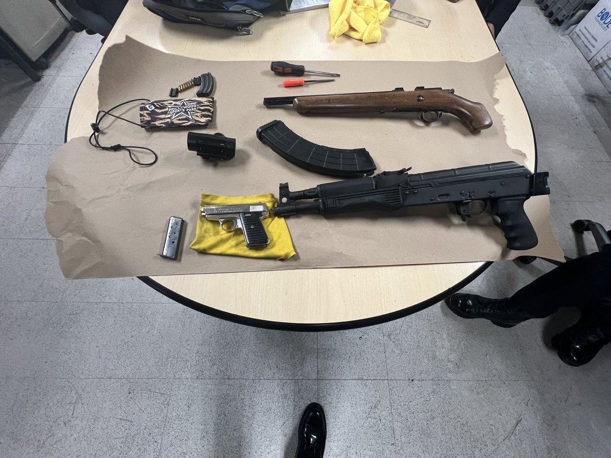 NewtonLAPD's tweet image. Our Newton Division patrol officers recently took several illegally possessed firearms off the streets, including a rifle, during the course of their investigations. This operation led to the arrest of two suspects, who are now in custody.
#lapd #newtonpatrol #arret
