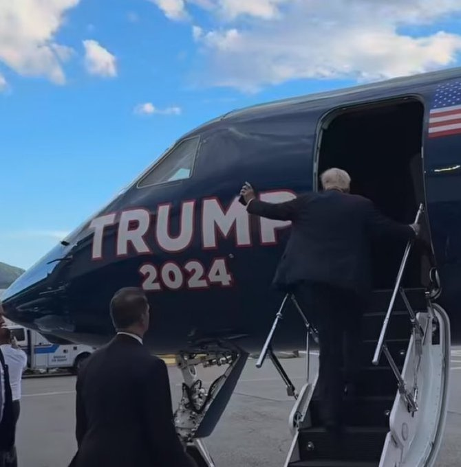 trump is the biggest pedofile on the planet in epstien's child molestor's plane (he docked other plane<a href="/tag/dosomething"class="tags"><span>#dosomething</span></a>