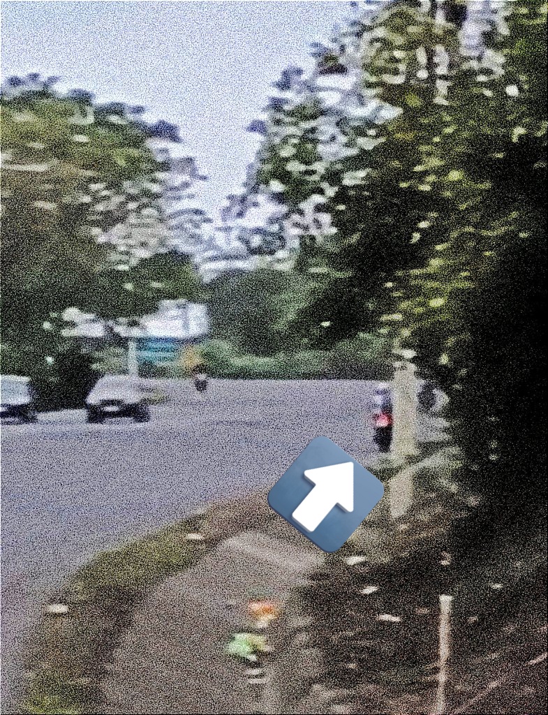 Gemiss14's tweet photo. El día de hoy, aprox. 7:15 de la mañana, cuando esperaba el transporte de mi empresa este imbécil intento arranchar mi celular de las manos ... Paró la moto a lado mío y con su mano intentó coger el celular, lo cual no pudo hacer porque lo hizo caer al pavimento... #INSEGURIDAD https://t.co/1Ew7CPFvtC