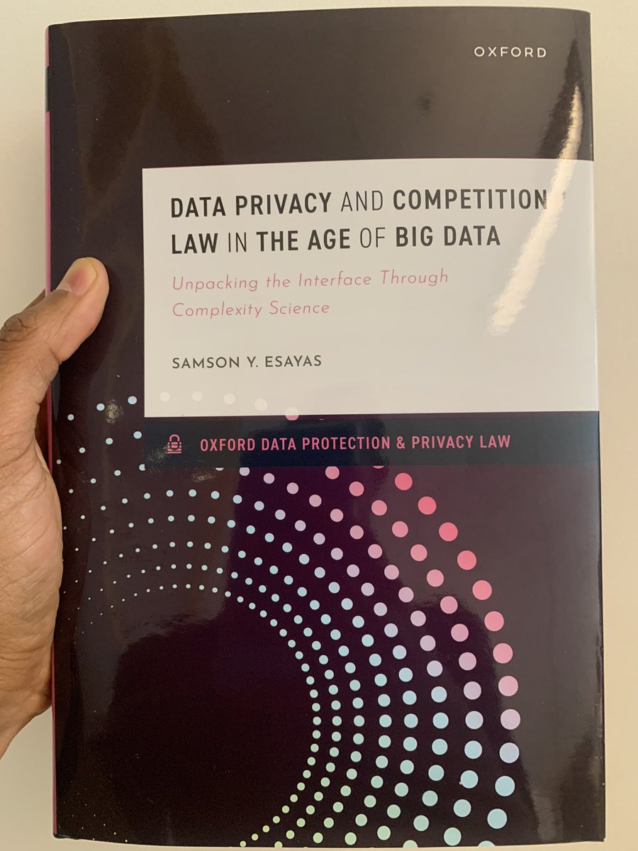 What better way to kick off the semester than by finally holding the hard copies of my new book! I’m incredibly gratefull to many people at <a href="/HandelshoyskBI/">Handelshøyskolen BI</a> <a href="/seri_uio/">NRCCL//SERI</a> <a href="/BKCHarvard/">Berkman Klein Center for Internet & Society</a> <a href="/OUPLaw/">OUP Law</a> who supported me along the way. 

global.oup.com/academic/produ…