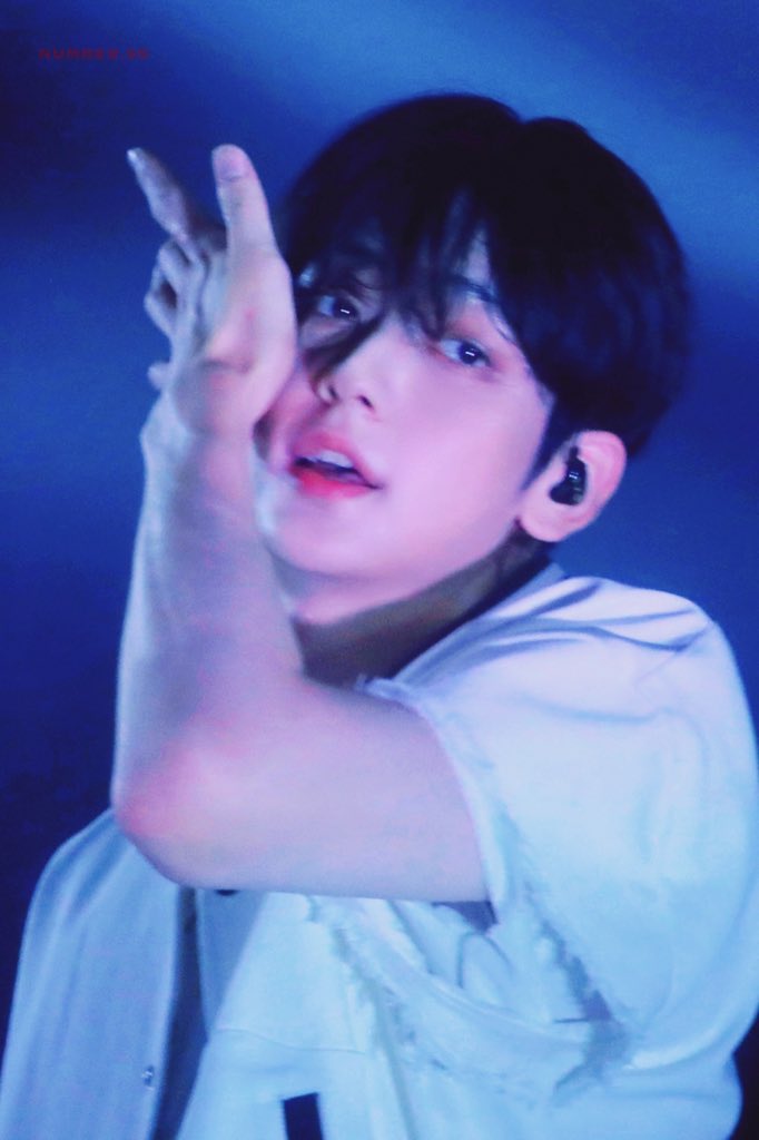 220821< 이날을매우애정하는편
이 사진 두장이 나를 프리뷰 오백번알티하고 293번저장하고 혼자 밤에 노려보다 잠들때까지 생각하는 오타쿠로 만들어............