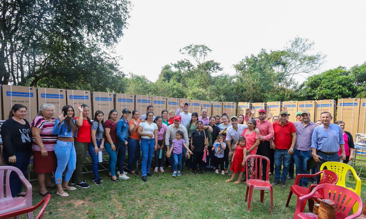 Con mucha alegría llegamos hasta Alemán Cué, distrito de Carayao, para entregar insumos e implementos a Productores del Comité María Auxiliadora.
La modernización de la Agricultura Familiar nos permitirá mayor productividad y mejor calidad.
#GobiernoDelParaguay 🇵🇾
