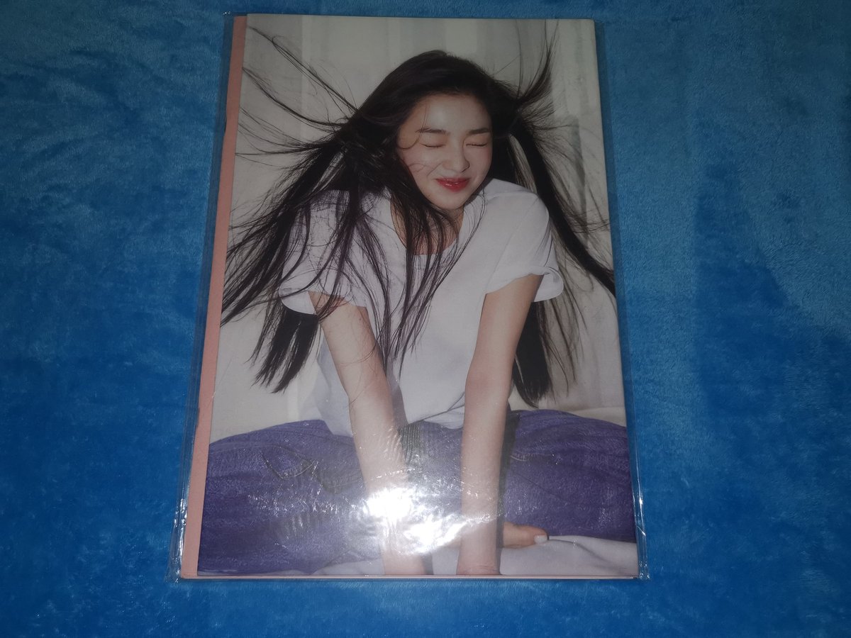 forkkurene's tweet photo. wts lfb ph ww

pb - 1800
tabloid - 1500
poster - 1500
kpopmerch pob - 1500
set pc benefit - 2000

tags. red velvet rv photocard pc irene 1 page of irene photobook https://t.co/gcmFAXfvLv