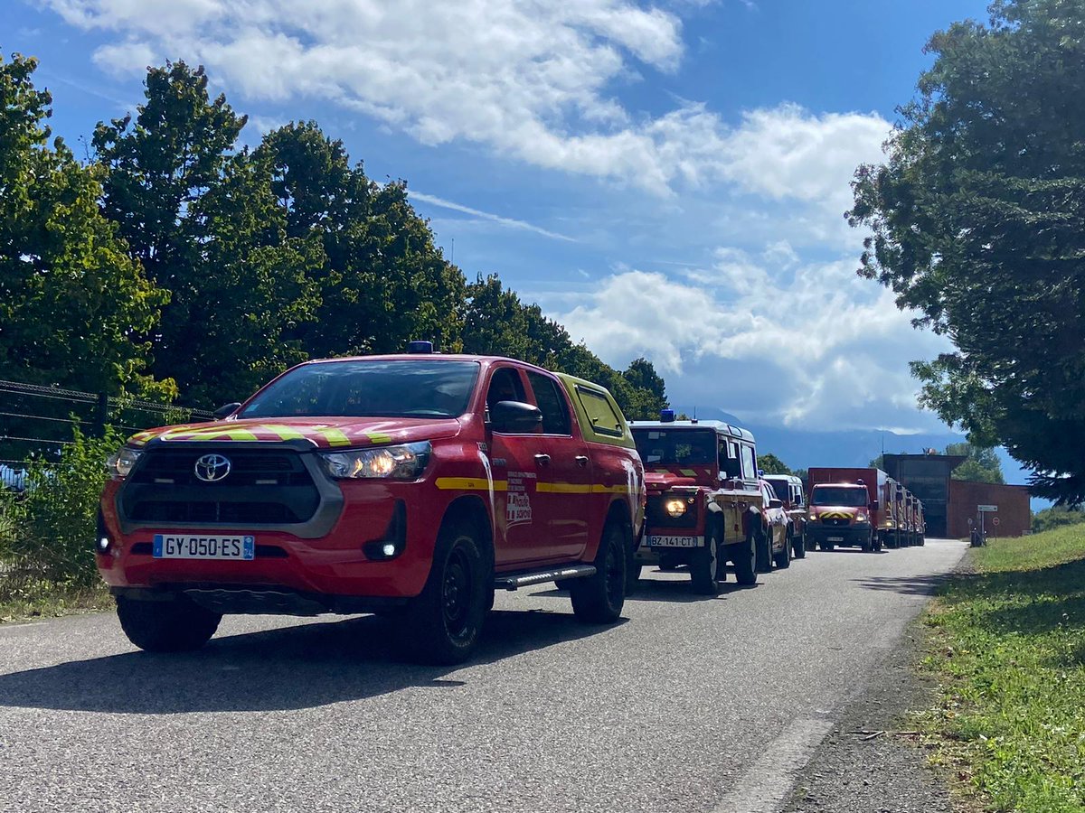 30 sapeurs-#pompiers du #SDIS74 sont en route pour le sud de la France aux côtés des #SDIS38 et #SDIS42 avec 23 véhicules et 70 sapeurs-pompiers, afin de renforcer les départements de l’arc méditerranéen soumis à une forte pression opérationnelle, en raison du mistral qui sévit🚒