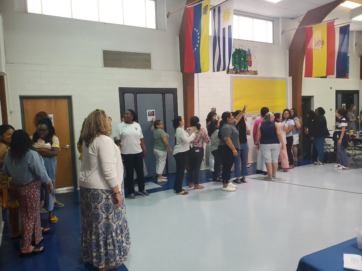 Principal_CIS's tweet image. Building our charter #RULER #duallanguage #PATH 
#parrotscollaborating