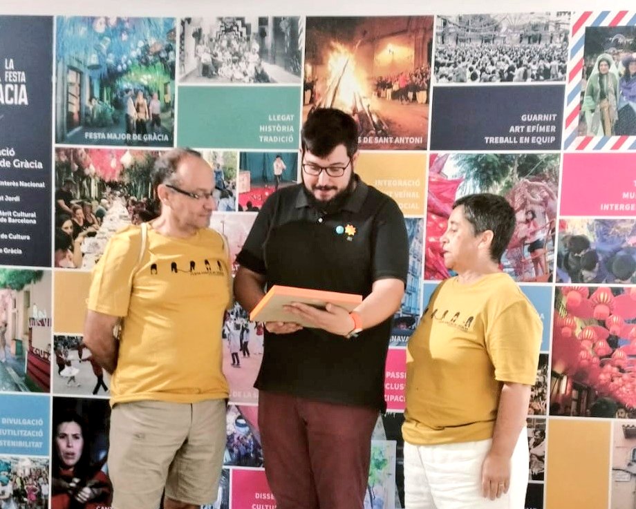 Cultura Diputació Barcelona (@culturadiba) on Twitter photo El diputat de Cultura <a href="/paugv87/">Pau Gonzàlez Val</a> amb la vicepresidenta de la fundació @festagracia @IsabelRibasSeix i el patró <a href="/gespriu/">Guillem Espriu</a>.
Gràcies per l'acollida! El diputat de Cultura <a href="/paugv87/">Pau Gonzàlez Val</a> amb la vicepresidenta de la fundació @festagracia @IsabelRibasSeix i el patró <a href="/gespriu/">Guillem Espriu</a>.
Gràcies per l'acollida!