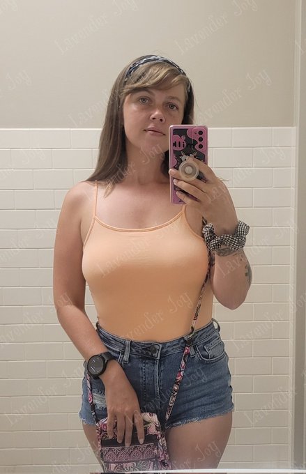 LavenderJoyLR’s pics and videos