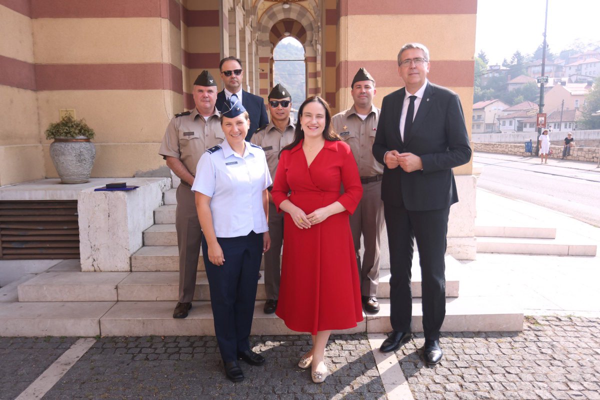 Bilo mi je zadovoljstvo ugostiti delegaciju Nacionalne garde američke savezne države Maryland na čelu sa uvaženom brigadir generalicom, Amy Kremser.

Bilateralni susret u Vijećnici potvrdio je već dobre, postojeće odnose bh. prijestolnice sa Marylandom i glavnim gradom